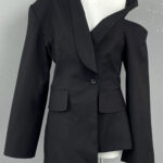 DEIDE Asymmetric Blazer in Blazk - Image 6